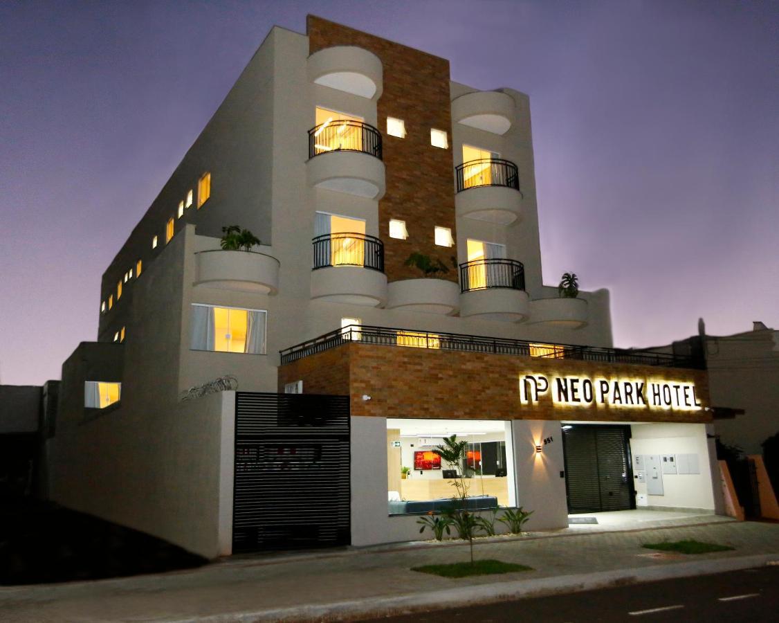 Neo Park Hotel Maringá Esterno foto